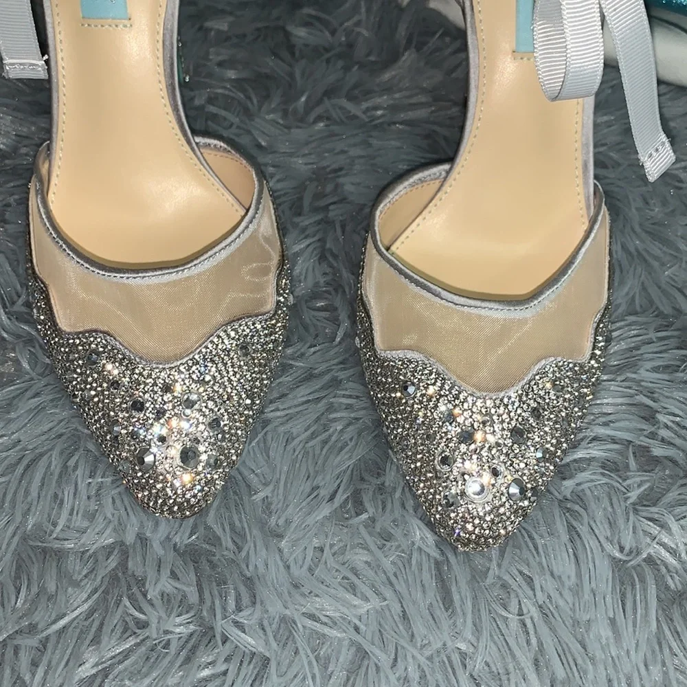 NIB Blue by Betsey Johnson  IRIS Silver Rhinestone Heels Women's Size 8M
